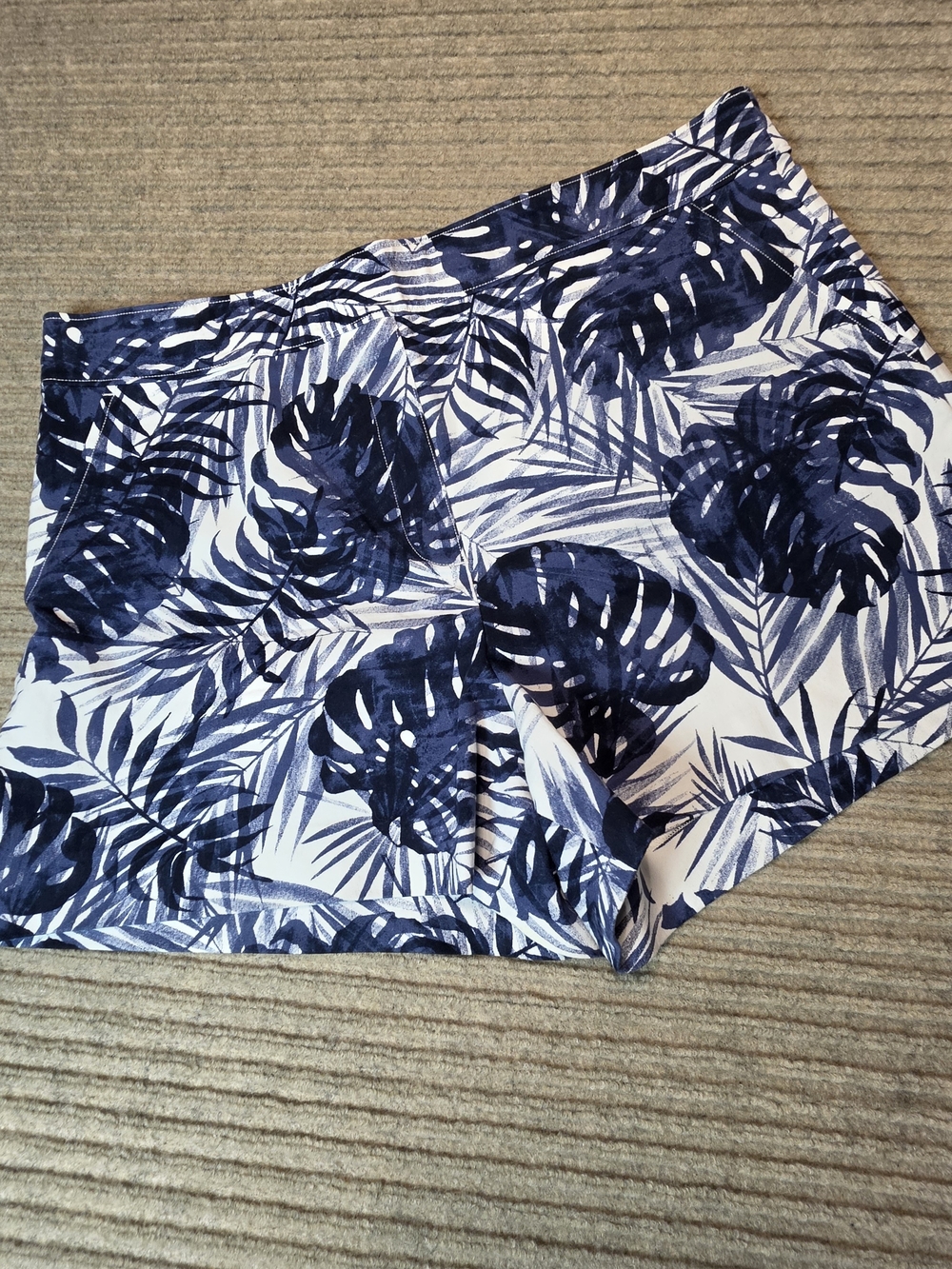 Spanx Twill Pull On Shorts Womens XL Tropical Stretch Inseam 3.5" Casual Comfy